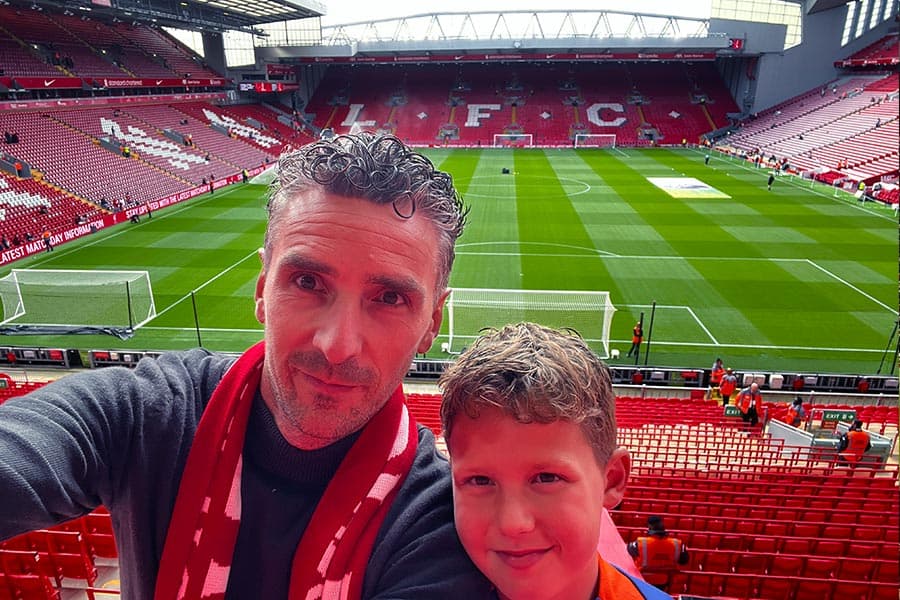 Stämning vid en hemmamatch för Liverpool på Anfield