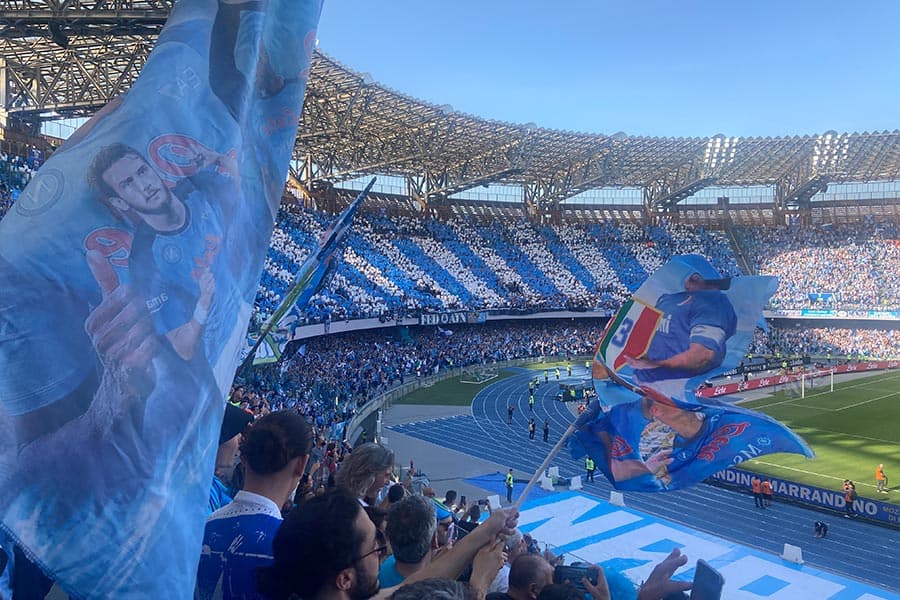 Stämningsfulla läktare under en Serie A-match i Italien